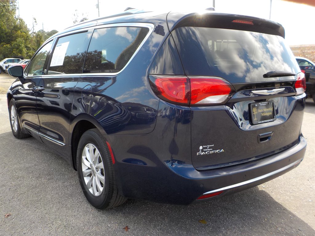 2018 Chrysler Pacifica Touring L photo 9