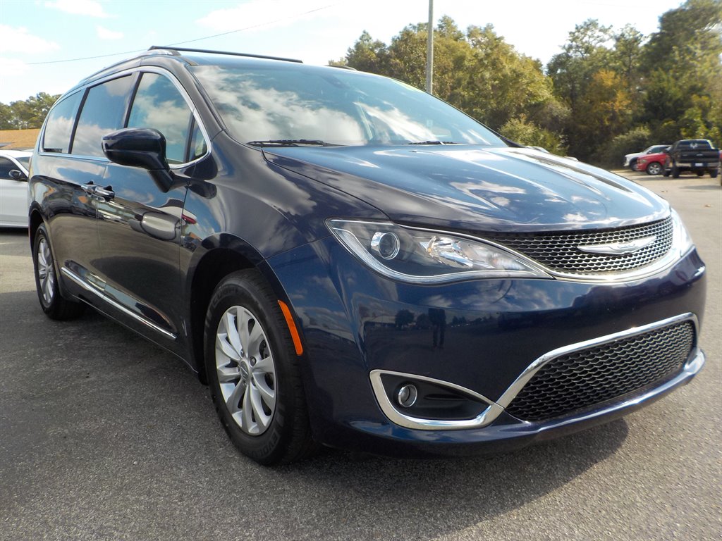 2018 Chrysler Pacifica Touring L photo 5