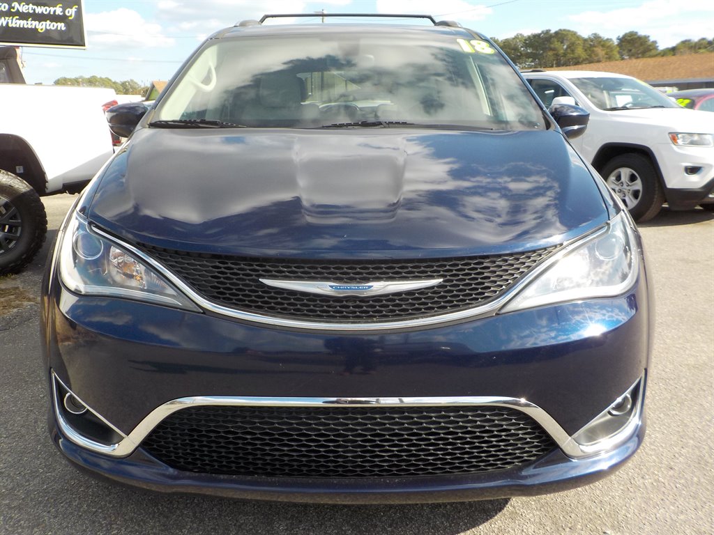 2018 Chrysler Pacifica Touring L photo 4