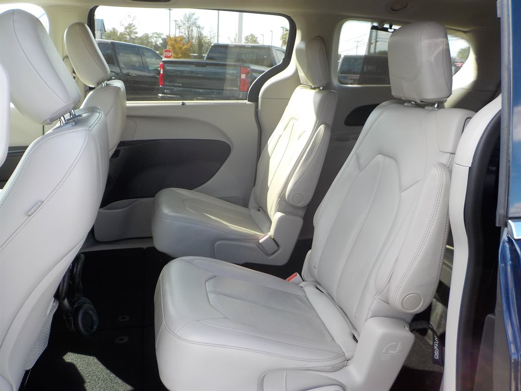 2018 Chrysler Pacifica Touring L photo 18