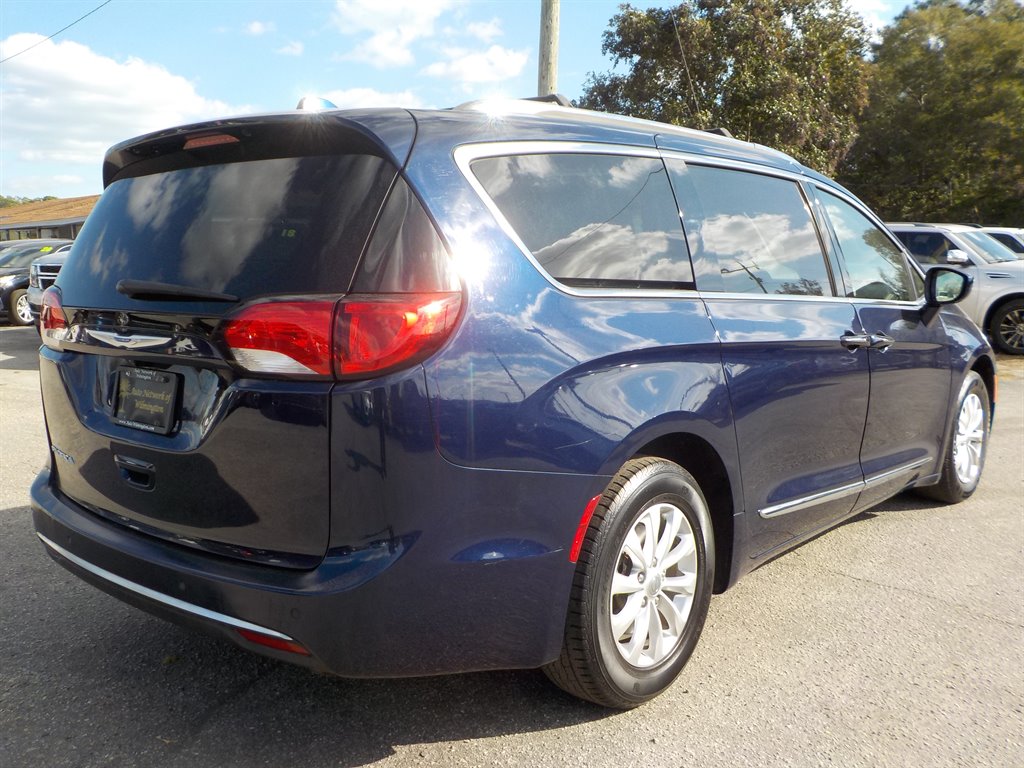 2018 Chrysler Pacifica Touring L photo 7