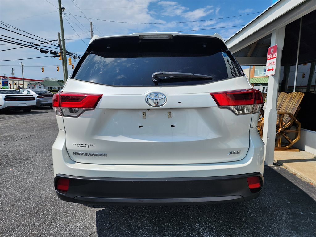 2019 Toyota Highlander XLE photo 4