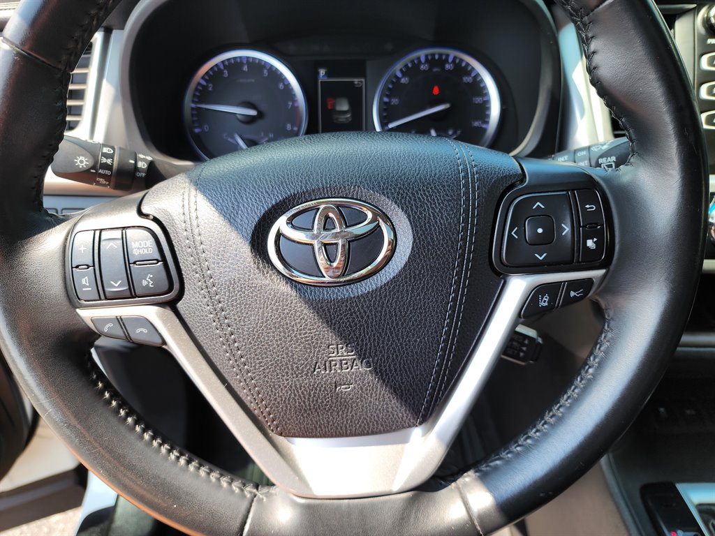 2019 Toyota Highlander XLE photo 16