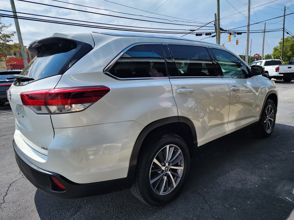 2019 Toyota Highlander XLE photo 5