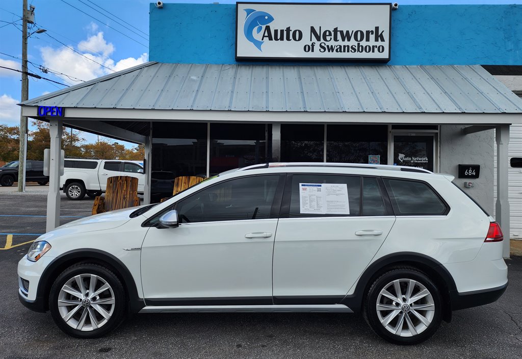 2017 Volkswagen Golf Alltrack Alltrack SE photo 2