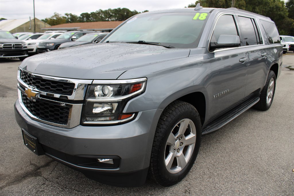 2018 Chevrolet Suburban LT photo 3