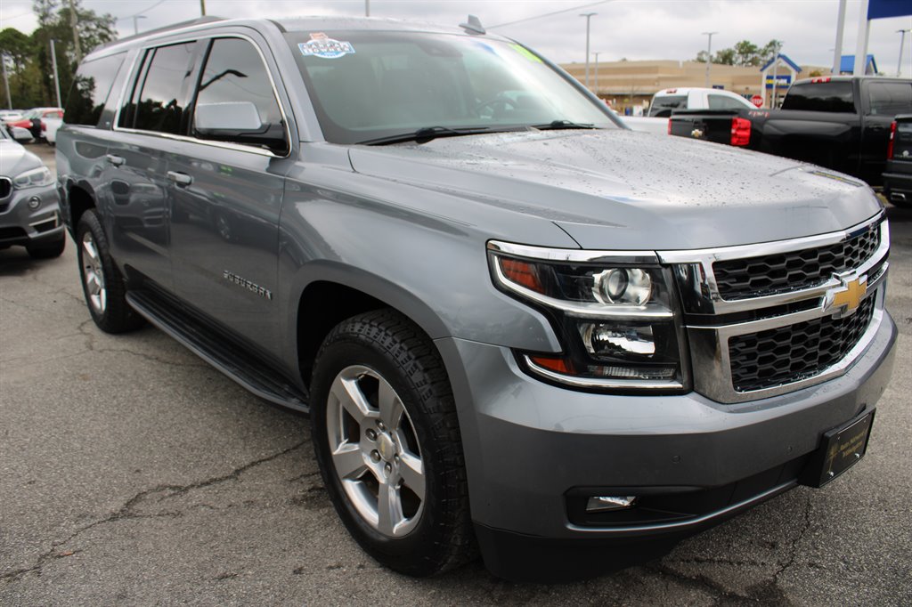 2018 Chevrolet Suburban LT photo 5