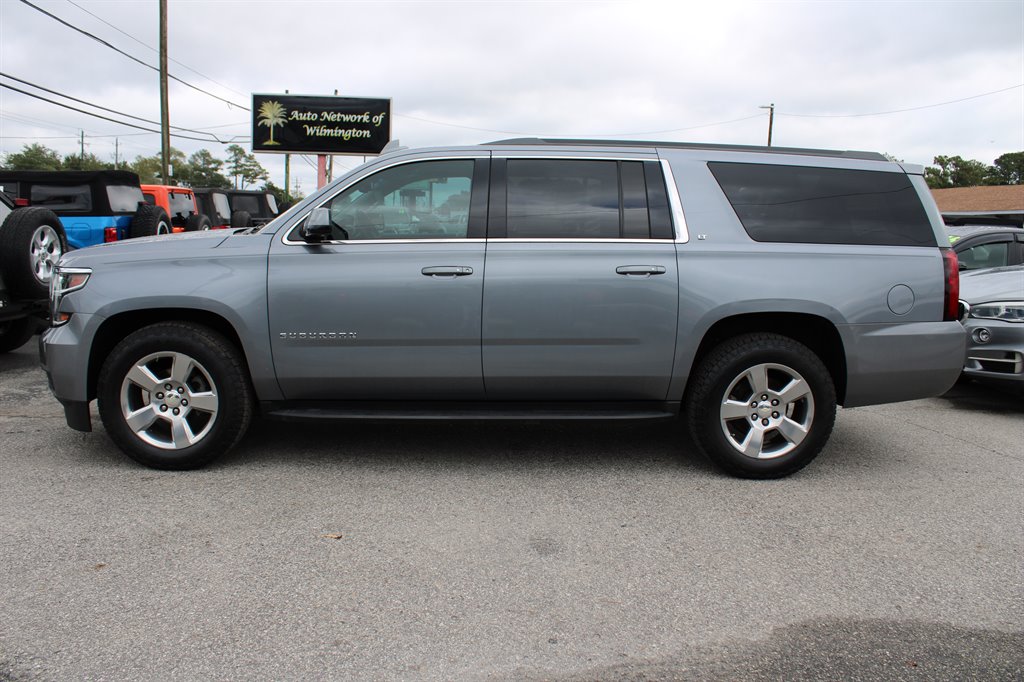 2018 Chevrolet Suburban LT photo 2