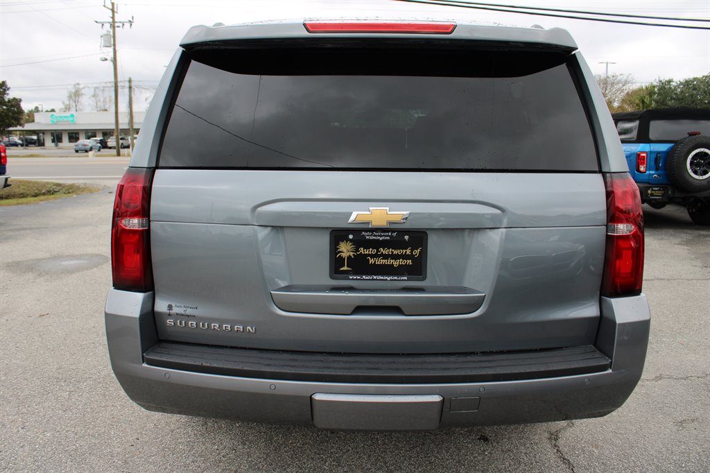 2018 Chevrolet Suburban LT photo 8