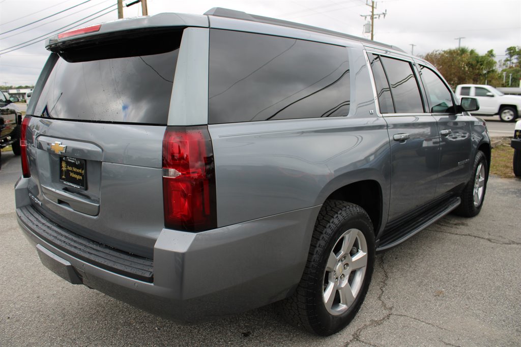 2018 Chevrolet Suburban LT photo 7