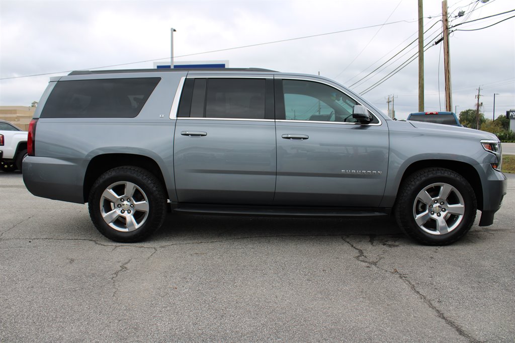 2018 Chevrolet Suburban LT photo 6