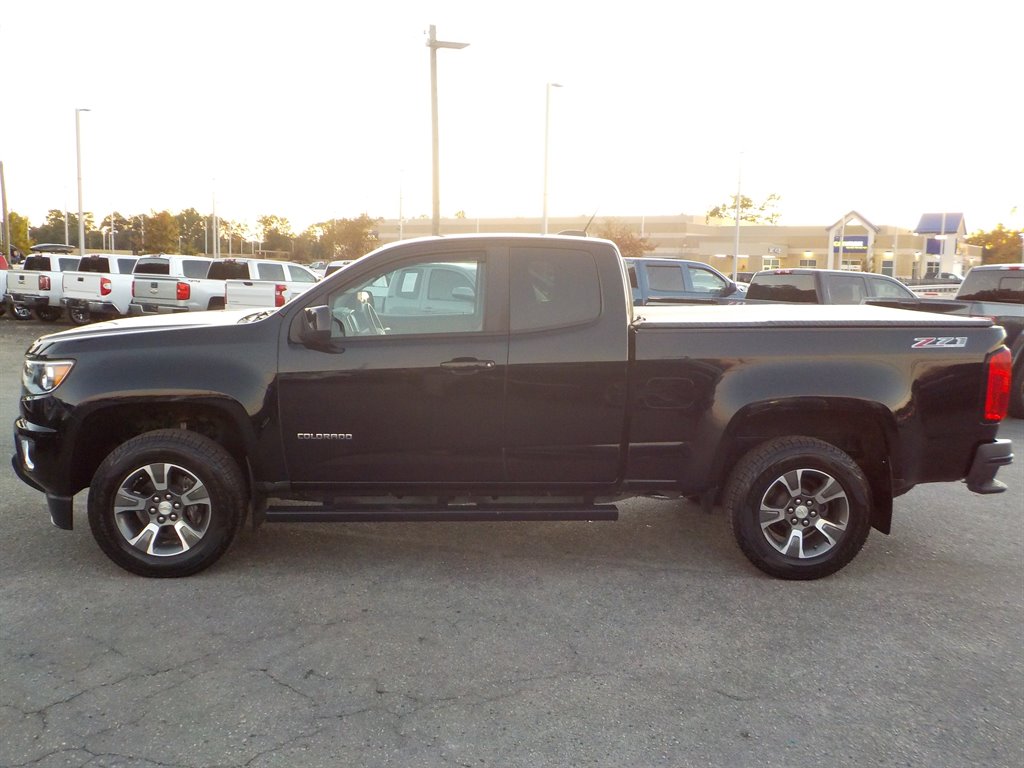 2016 Chevrolet Colorado Z71 photo 2