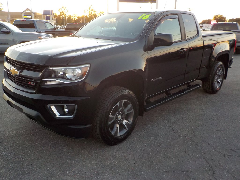 2016 Chevrolet Colorado Z71 photo 3