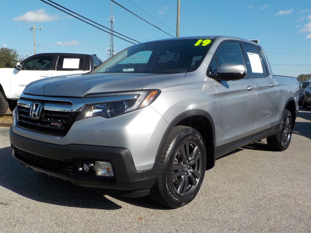 2019 Honda Ridgeline Sport photo 3