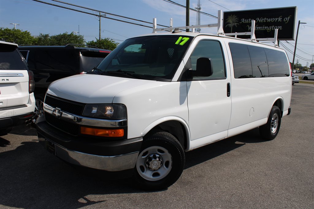 2017 Chevrolet Express Passenger LS's photo