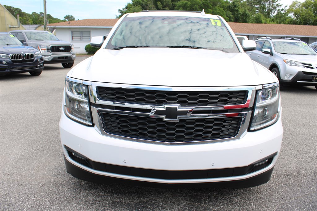 2017 Chevrolet Suburban 1500 LT photo 4