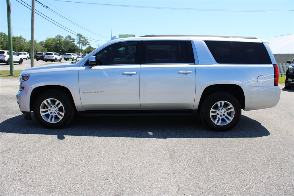 2019 Chevrolet Suburban LT photo 2