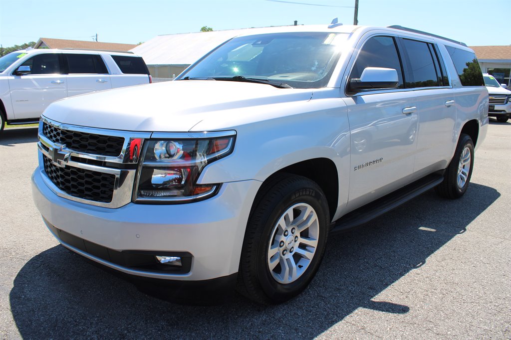 2019 Chevrolet Suburban LT photo 3