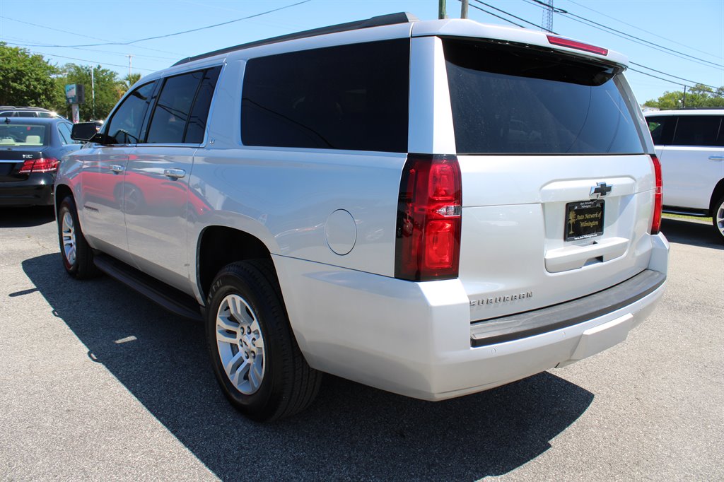 2019 Chevrolet Suburban LT photo 9