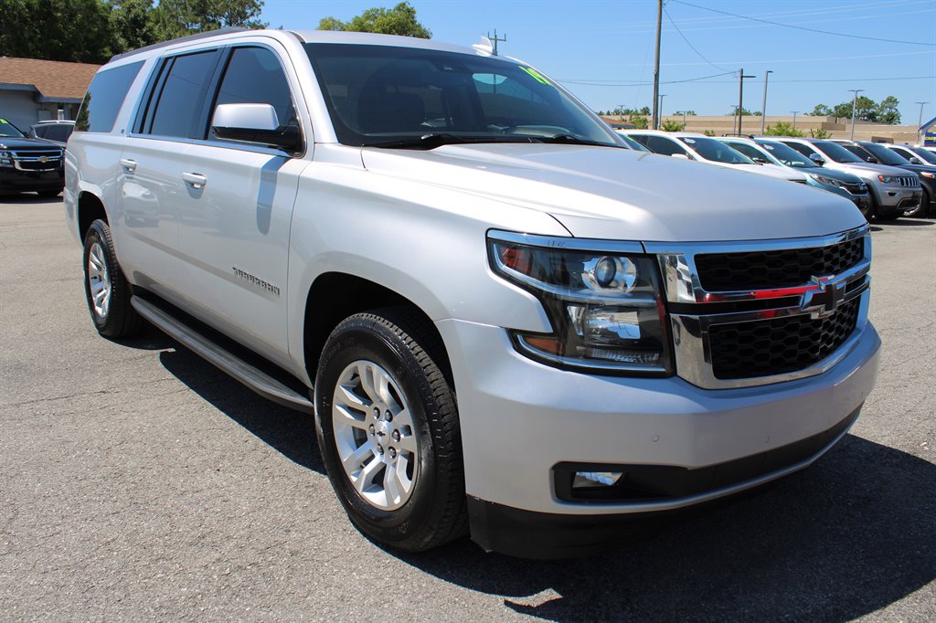 2019 Chevrolet Suburban LT photo 5