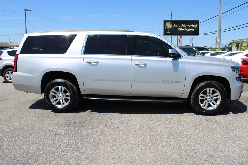 2019 Chevrolet Suburban LT photo 6