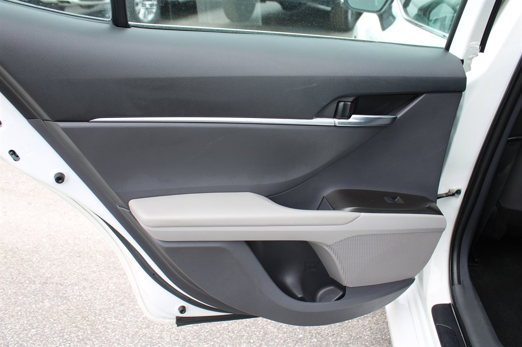 2023 Toyota Camry LE - Photo 13