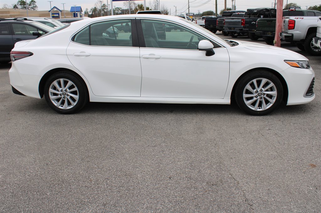 2023 Toyota Camry LE - Photo 6