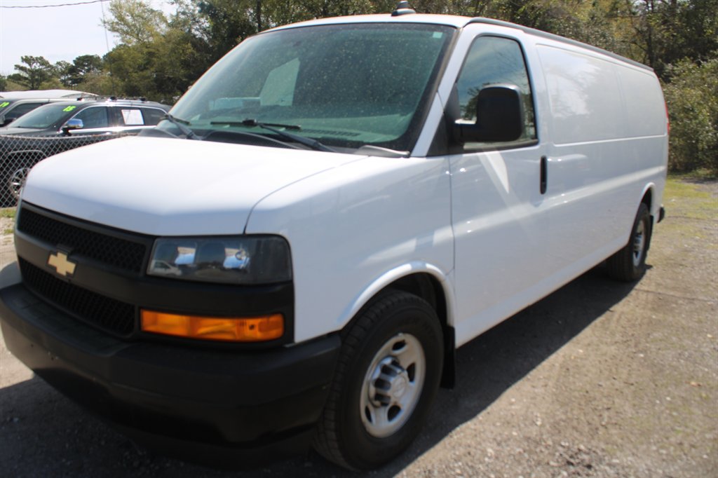2018 Chevrolet Express 3500 Extended Work Van's photo