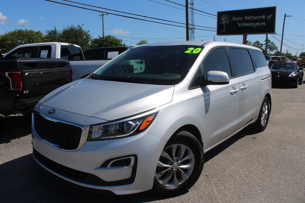 2020 Kia Sedona LX's photo