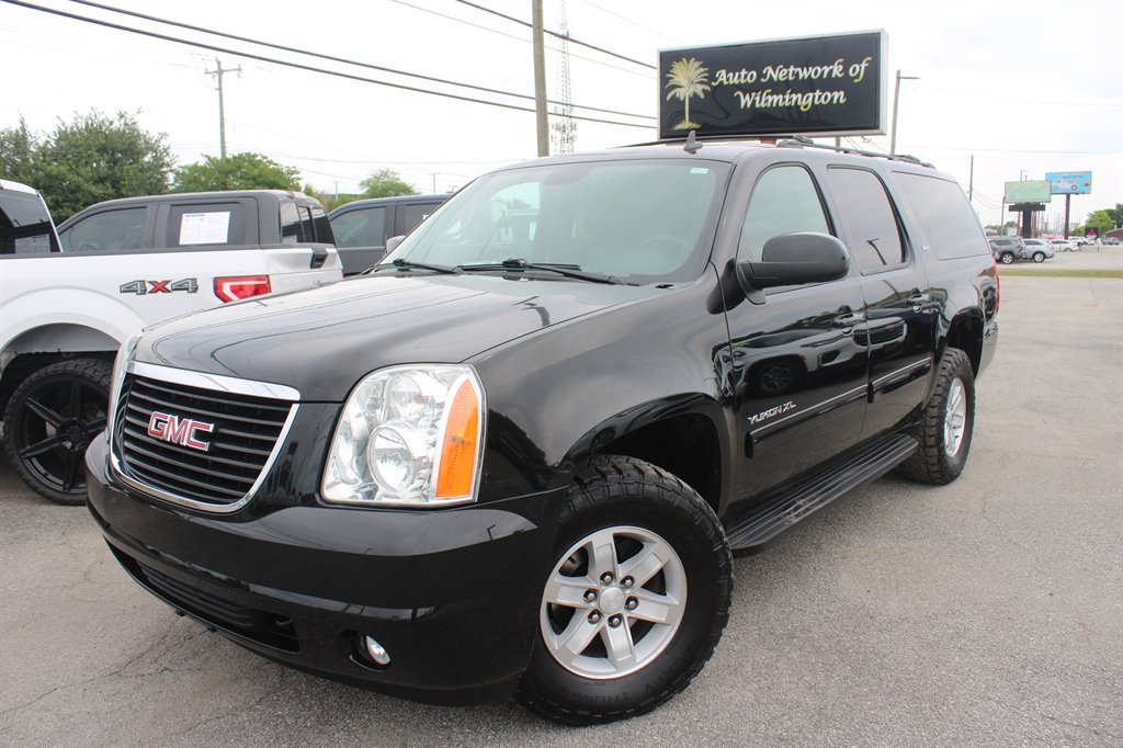 2013 GMC Yukon 4WD 1/2 Ton SLT (4SA)'s photo