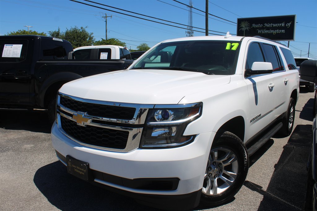 2017 Chevrolet Suburban 4WD 1500 LS's photo