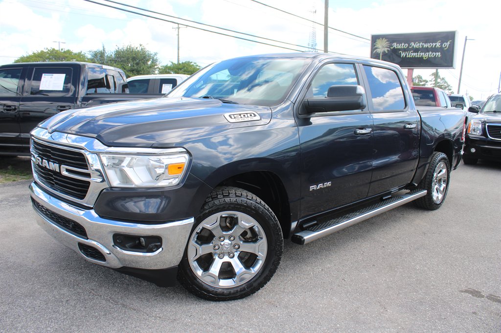 2019 RAM 1500 Big Horn/Lone Star 4x4 Crew Cab 5'7's photo