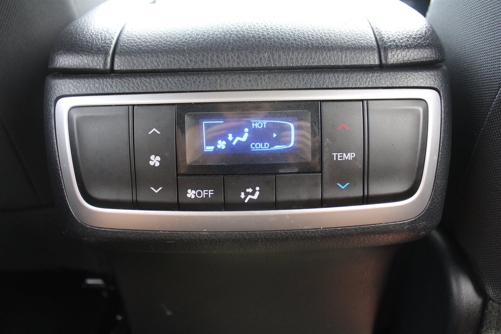 2019 Toyota Highlander LE - Photo 17