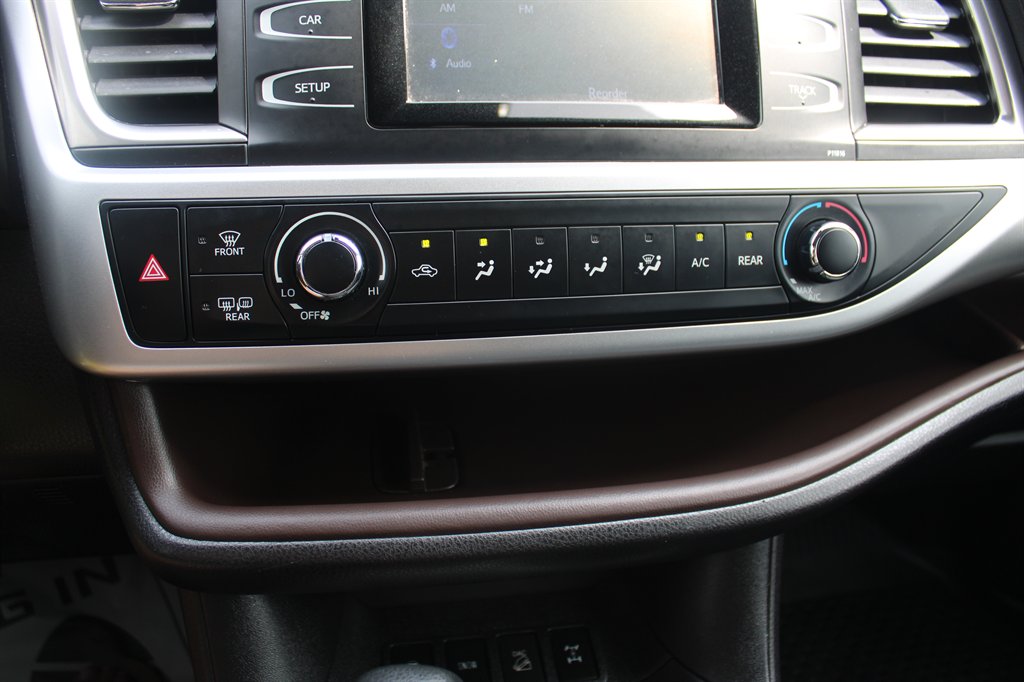 2019 Toyota Highlander LE - Photo 28