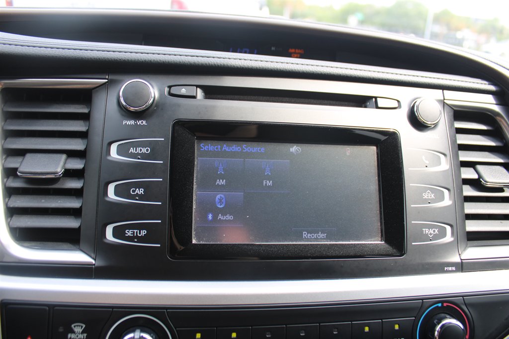 2019 Toyota Highlander LE - Photo 26