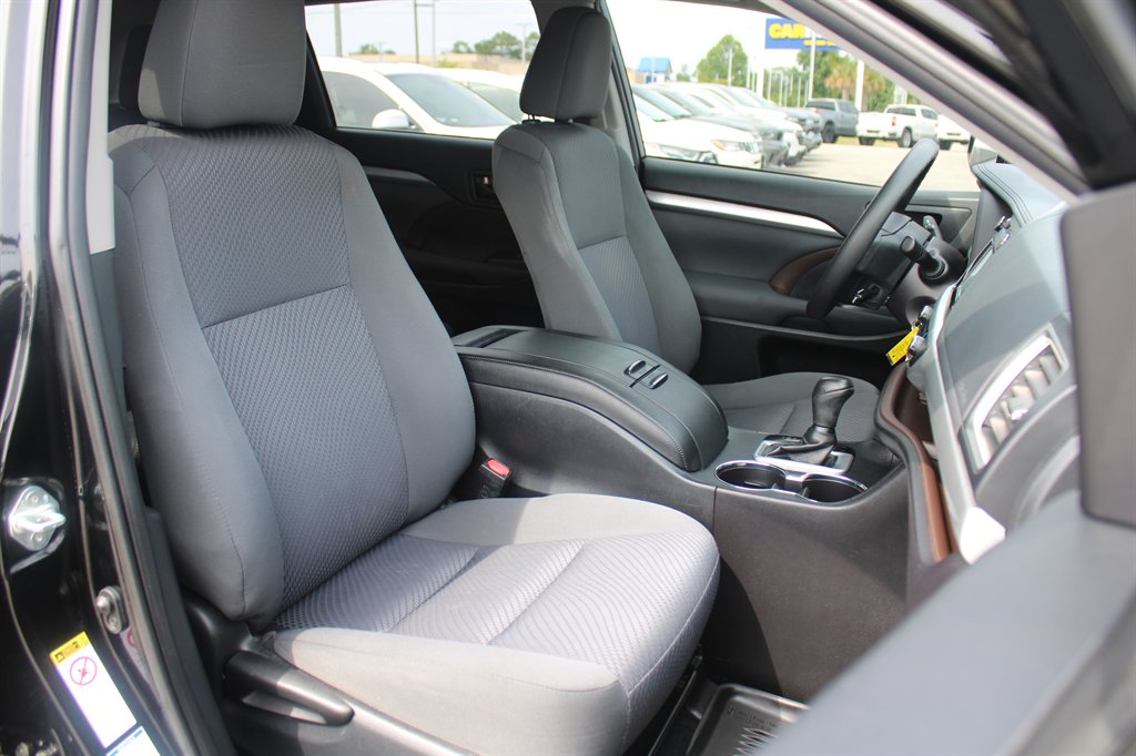 2019 Toyota Highlander LE - Photo 21