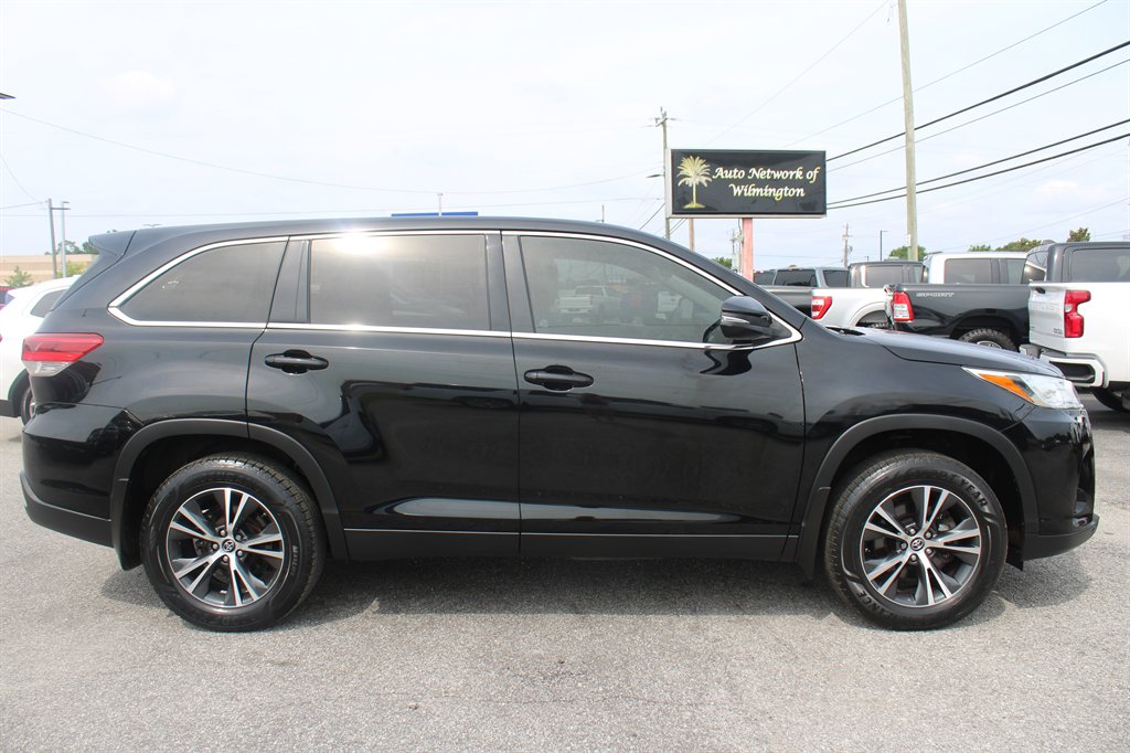 2019 Toyota Highlander LE - Photo 6