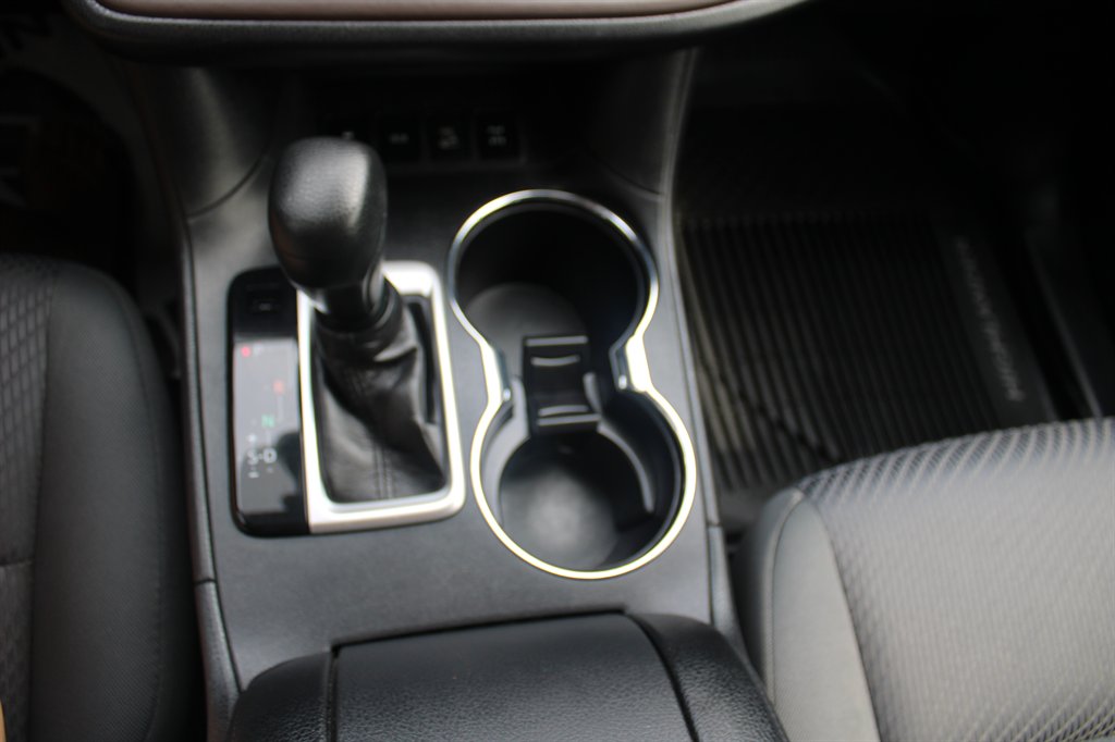 2019 Toyota Highlander LE - Photo 29