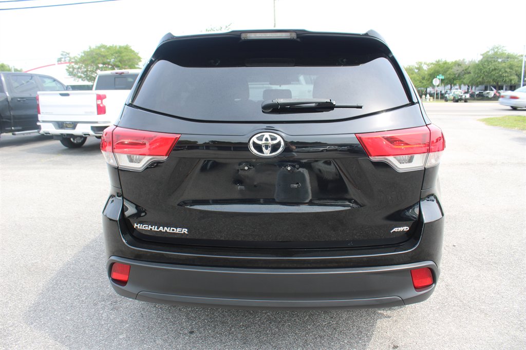 2019 Toyota Highlander LE - Photo 8