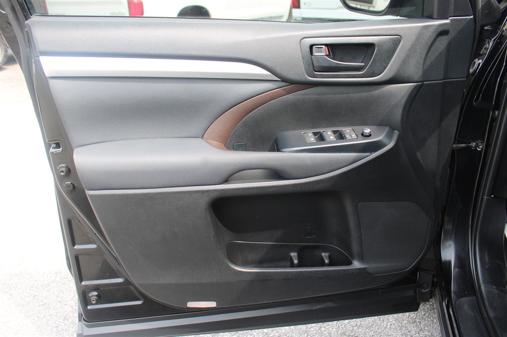 2019 Toyota Highlander LE - Photo 11
