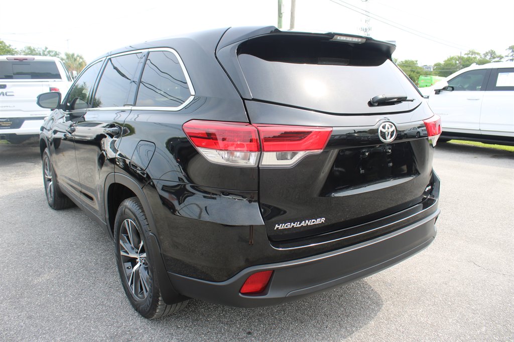 2019 Toyota Highlander LE - Photo 9
